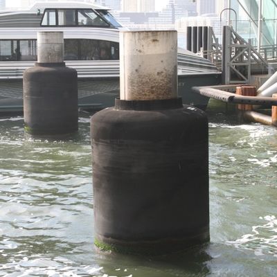 Peau submersible d'EVA Foam Fender With Polyurea de beignet de jetée