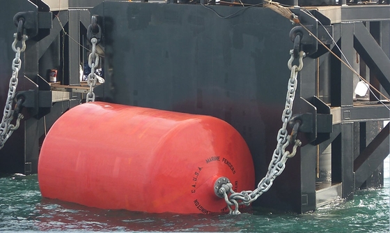 Revêtement de flottement de Polyurea d'amortisseur de bateau d'EVA avec le port adapté aux besoins du client anti-collision