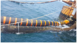 Marine Oil Hose renforcée avec des colliers d'emplacement à fixer avec la flottabilité supplémentaire