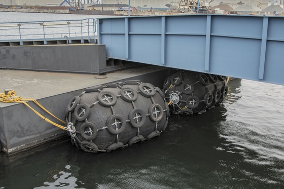 50kpa Marine Natural Rubber Fender pneumatique gonflable