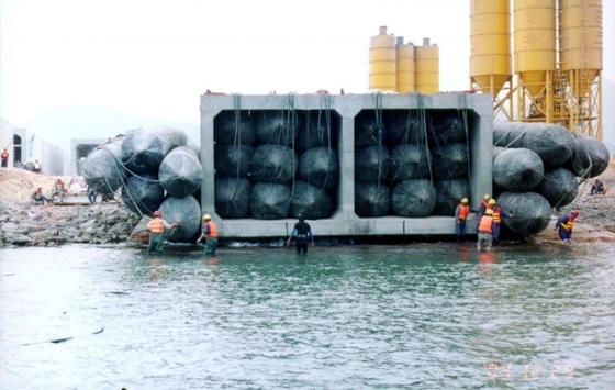 Récupération Marine Rubber Balloon Airbag pour que tirer étaye gros porteur dans les chantiers navaux