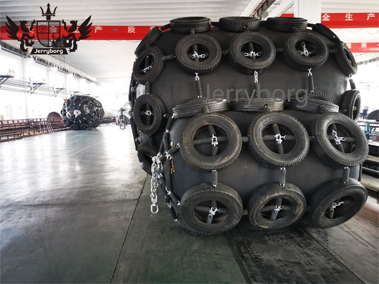 ISO 17357 Standard 50kPa/80kPa Fender en caoutchouc de Yokohama avec pneu et chaîne Fender flottant marin