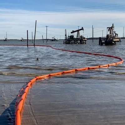 Boom de contention d'huile de caoutchouc en mousse de barrière flottante en PVC Port de contenant personnalisé / lac / boom pétrolier offshore