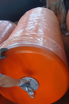Fender en caoutchouc rempli de mousse marine en polyuréthane élastomère pour bateau et quai