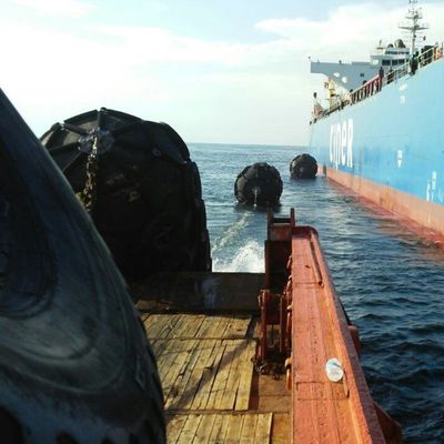 Amortisseur pneumatique gonflable de Yokohama flottant l'amortisseur d'amarrage du kpa 50