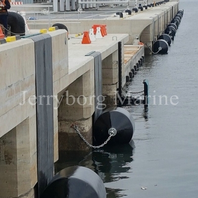 Amortisseur de haute qualité de polyuréthane d'amortisseur rempli de mousse coloré pour des opérations de amarrage à quai de bateau