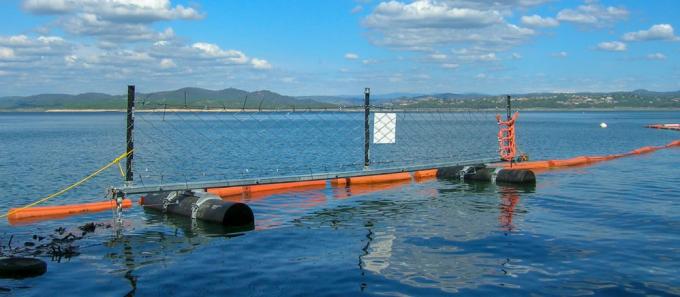 barrière en mer de port